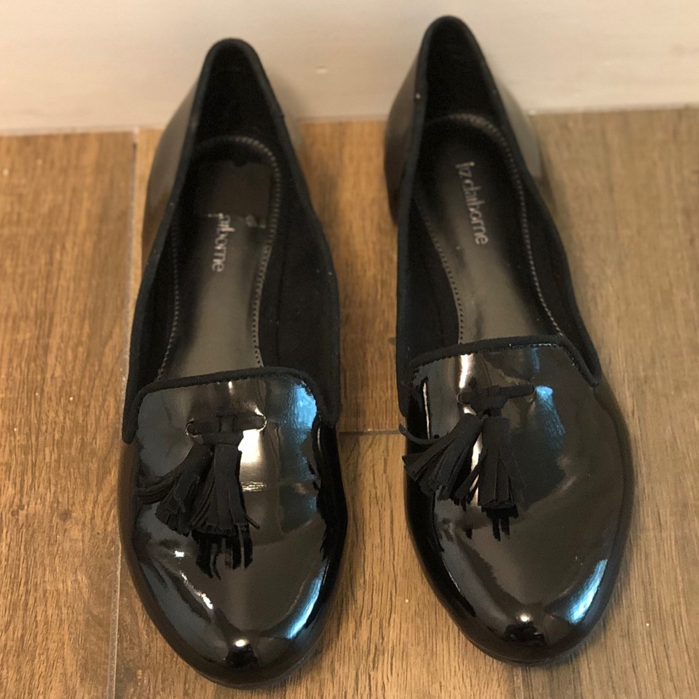 Tasseled patent leather flats!!